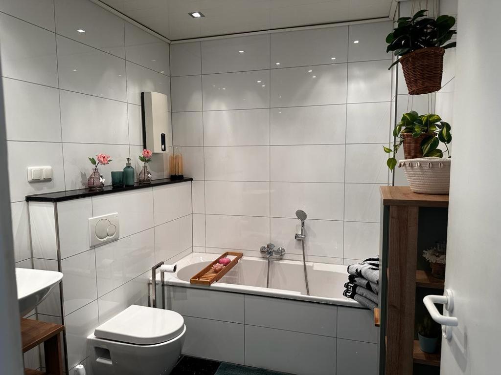 A&V Apartments Wunderschoene Rheinblick Wohnung Zum Entspannen Apt Ela Duisbourg Extérieur photo